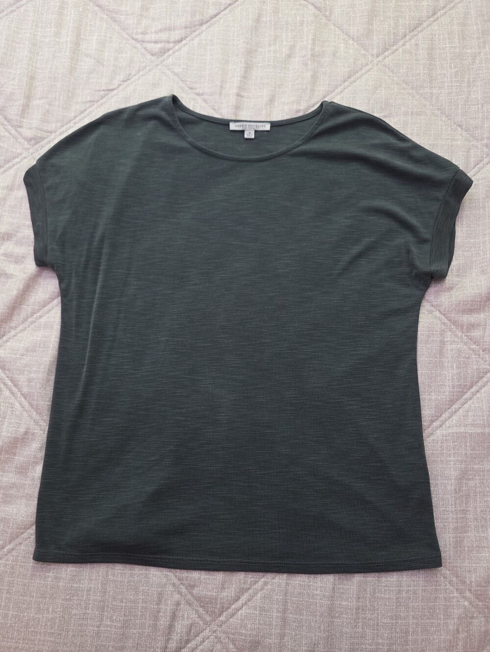 🔷️ Green Envelope Black Short-Sleeve Crewneck Tee Size Medium